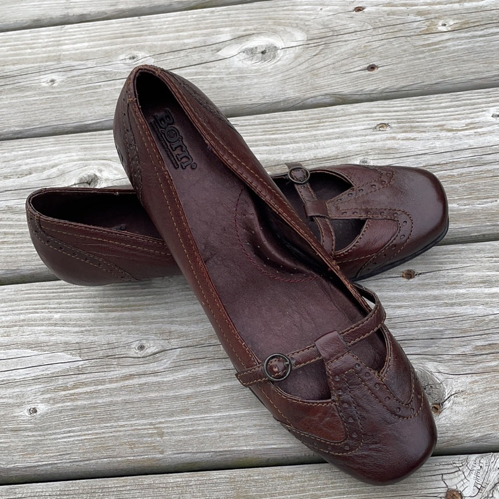 Born Ladies Leather Shoes Size 9
